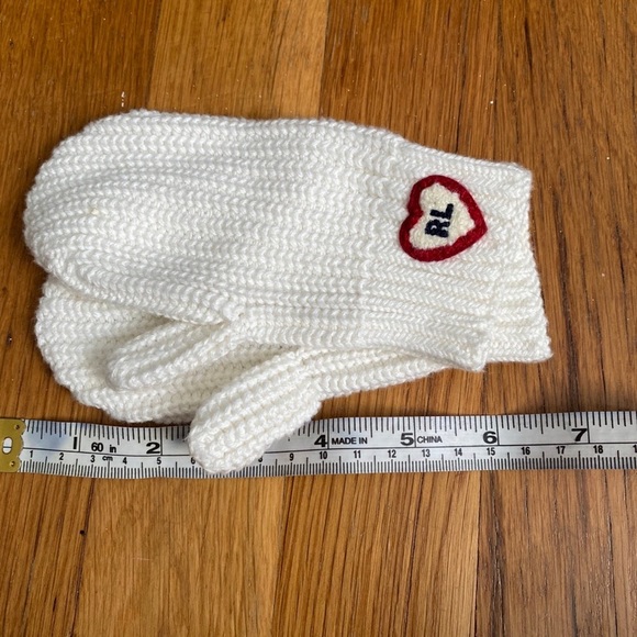 Polo Ralph Lauren Girl`s Heart Patch Wool Blend Mittens - Picture 2 of 3
